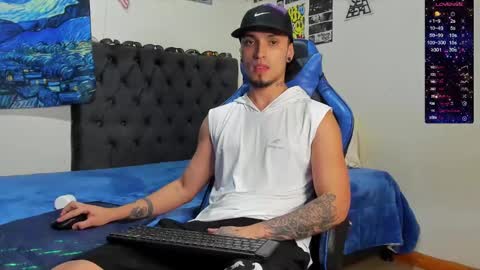 Snapshot of salvatore_dereck chatting on 12-06-24, 01:18 online show from 12-06-24, 01:18