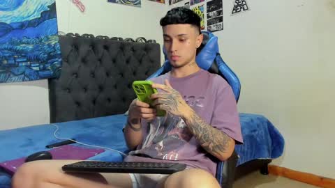 Snapshot of salvatore_dereck chatting on 12-20-24, 01:03 online show from 12-20-24, 01:03
