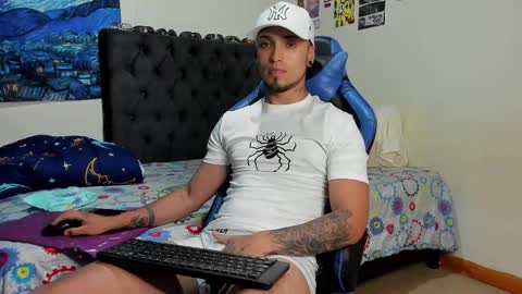 Snapshot of salvatore_dereck chatting on 03-01-25, 01:11 online show from 03-01-25, 01:11