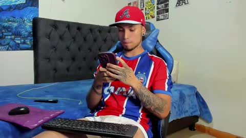 Snapshot of salvatore_dereck chatting on 03-05-25, 01:21 online show from 03-05-25, 01:21