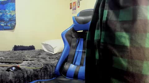 Snapshot of salvatore_dereck chatting on 10-24-25, 01:13 online show from 10-24-25, 01:13