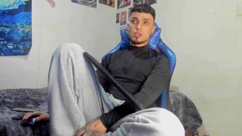 Snapshot of salvatore_dereck chatting on 11-19-25, 12:43 online show from 11-19-25, 12:43