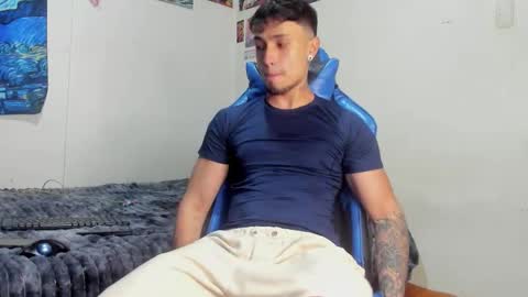 Snapshot of salvatore_dereck chatting on 11-20-25, 01:28 online show from 11-20-25, 01:28
