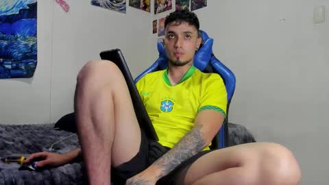 Snapshot of salvatore_dereck chatting on 11-21-25, 01:48 online show from 11-21-25, 01:48