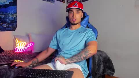 Snapshot of salvatore_dereck chatting on 11-27-25, 01:29 online show from 11-27-25, 01:29