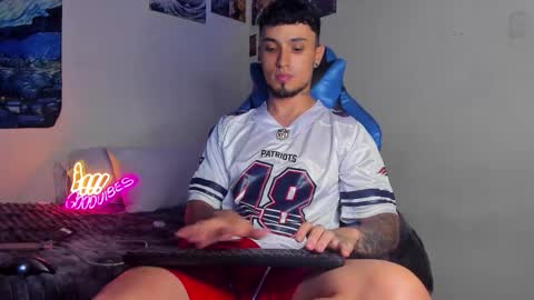 Snapshot of salvatore_dereck chatting on 11-28-25, 01:30 online show from 11-28-25, 01:30