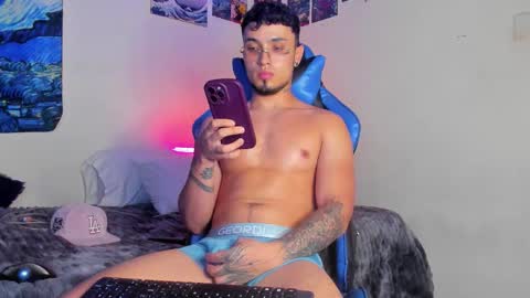 Snapshot of salvatore_dereck chatting on 12-03-25, 01:02 online show from 12-03-25, 01:02