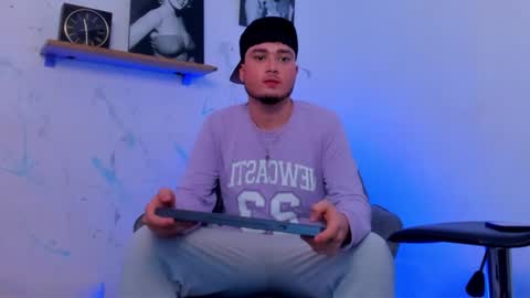 Snapshot of salvatore_muller chatting on 10-12-25, 06:23 Salvatore online show from 10-12-25, 06:23