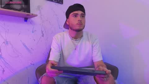 Snapshot of salvatore_muller chatting on 11-03-25, 09:59 Salvatore online show from 11-03-25, 09:59