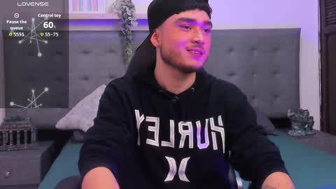 Snapshot of salvatore_muller chatting on 11-13-25, 01:15 Salvatore online show from 11-13-25, 01:15