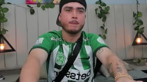 Snapshot of salvatore_muller chatting on 11-17-25, 12:27 Salvatore online show from 11-17-25, 12:27