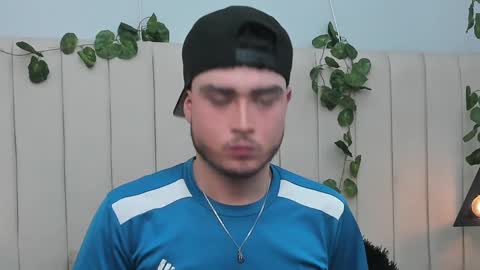 Snapshot of salvatore_muller chatting on 11-18-25, 12:16 Salvatore online show from 11-18-25, 12:16