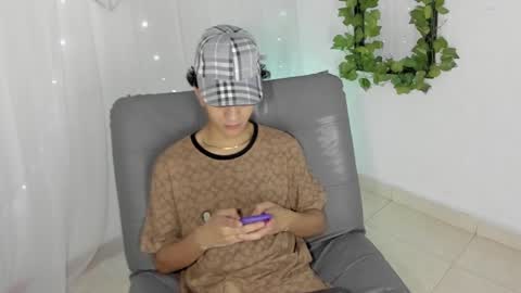 Snapshot of sam__cute chatting on 01-26-25, 06:48 sam__cute online show from 01-26-25, 06:48