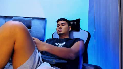 Snapshot of sam_knight_ chatting on 12-18-25, 01:22 SAM online show from 12-18-25, 01:22