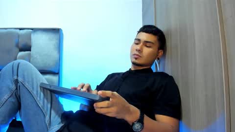 Snapshot of sam_knight_ chatting on 12-19-25, 04:52 SAM online show from 12-19-25, 04:52