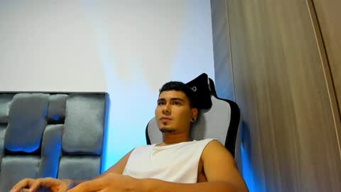 Snapshot of sam_knight_ chatting on 12-20-25, 03:24 SAM online show from 12-20-25, 03:24