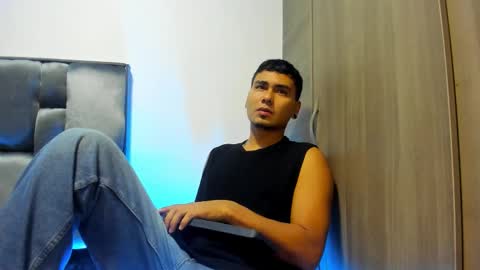 Snapshot of sam_knight_ chatting on 12-22-25, 08:00 SAM online show from 12-22-25, 08:00