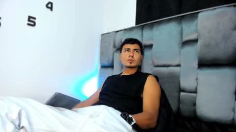 Snapshot of sam_knight_ chatting on 01-08-26, 11:29 SAM online show from 01-08-26, 11:29