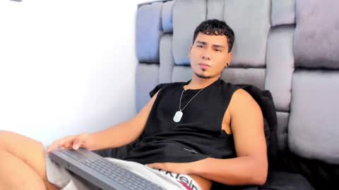 Snapshot of sam_knight_ chatting on 01-15-26, 01:59 SAM online show from 01-15-26, 01:59