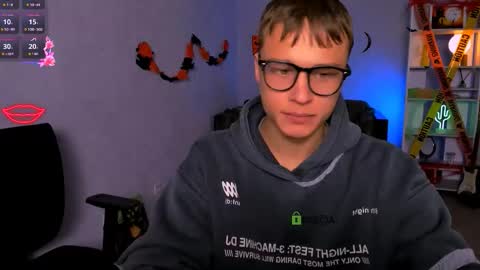 Snapshot of sam_nexor chatting on 10-21-25, 07:36 Sam online show from 10-21-25, 07:36