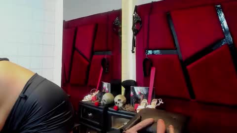 Snapshot of samantablake chatting on 12-17-25, 07:20 Samanta online show from 12-17-25, 07:20