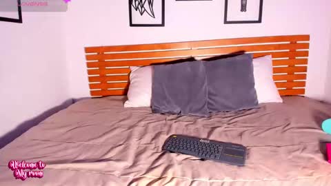 Samanta online show from 09-30-25, 03:55