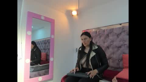 samantha_231 online show from 10-02-25, 03:52