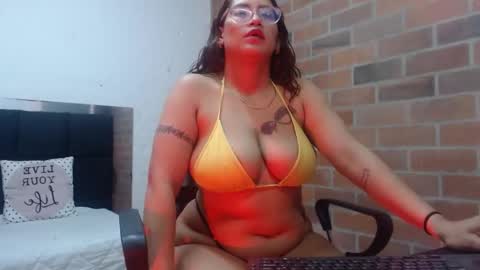 Snapshot of samantha__karolstone chatting on 10-15-25, 02:55 SAMANTHA online show from 10-15-25, 02:55