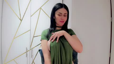 Snapshot of samantha_larusso_ chatting on 12-21-24, 05:40 Andy online show from 12-21-24, 05:40