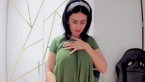 Snapshot of samantha_larusso_ chatting on 02-15-25, 02:37 Andy online show from 02-15-25, 02:37