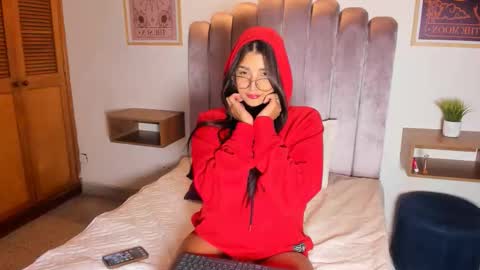 Snapshot of samantha_lux_ chatting on 10-16-25, 10:05 samantha_lux_ online show from 10-16-25, 10:05