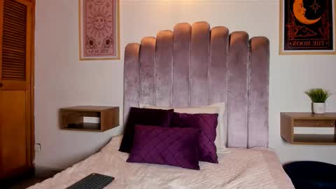 Snapshot of samantha_lux_ chatting on 10-31-25, 10:27 samantha_lux_ online show from 10-31-25, 10:27