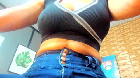 Snapshot of samantha_milfs chatting on 01-17-25, 10:00 samantha_milfs online show from 01-17-25, 10:00
