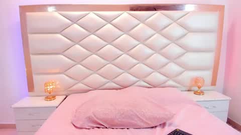 Snapshot of samanthaevans4 chatting on 02-25-25, 11:00 Sweet Samantha online show from 02-25-25, 11:00
