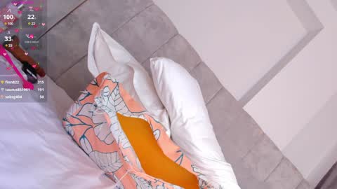 Snapshot of samanthaheinz chatting on 01-08-25, 02:14 V A N E S S A online show from 01-08-25, 02:14