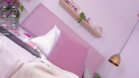 Snapshot of samanthaheinz chatting on 02-25-25, 12:25 V A N E S S A online show from 02-25-25, 12:25