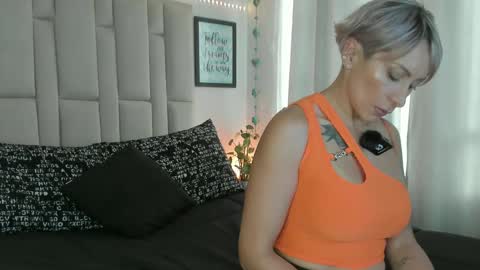 Snapshot of samanthaxmami chatting on 02-08-25, 10:08 Samixmami online show from 02-08-25, 10:08