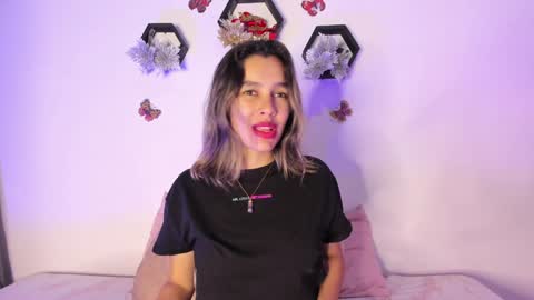 Samara is my name a pleasure delighted that you are here leave your thumb up it is important to me online show from 01-16-25, 11:37