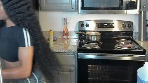 Yaya online show from 12-22-24, 11:31