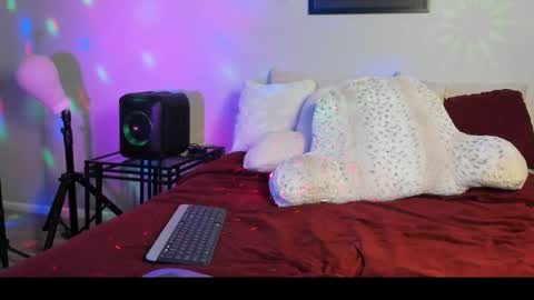 Yaya online show from 01-10-25, 01:42