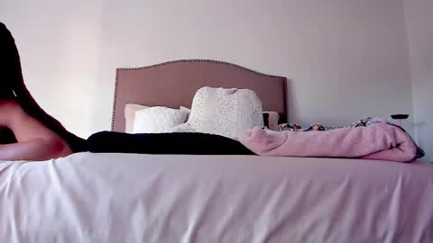 Snapshot of samatha1998 chatting on 10-20-25, 10:54 Yaya online show from 10-20-25, 10:54