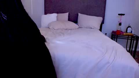 Snapshot of samatha1998 chatting on 10-22-25, 10:59 Yaya online show from 10-22-25, 10:59