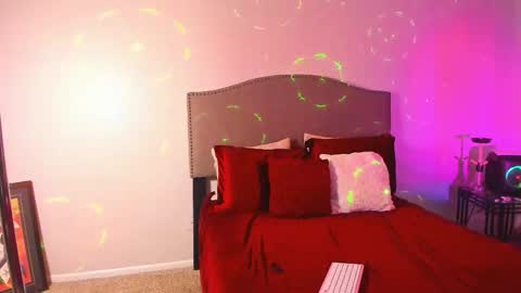 Snapshot of samatha1998 chatting on 11-12-25, 08:48 Yaya online show from 11-12-25, 08:48