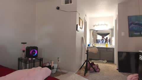 Snapshot of samatha1998 chatting on 11-12-25, 08:52 Yaya online show from 11-12-25, 08:52