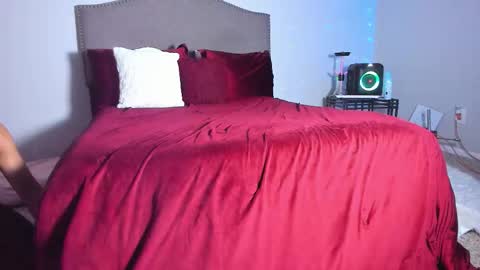 Snapshot of samatha1998 chatting on 11-14-25, 08:57 Yaya online show from 11-14-25, 08:57