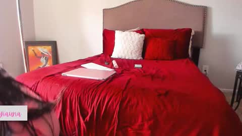 Snapshot of samatha1998 chatting on 11-19-25, 05:46 Yaya online show from 11-19-25, 05:46