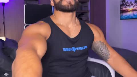 Snapshot of samdornan chatting on 01-10-25, 04:09 Sam Dornan online show from 01-10-25, 04:09