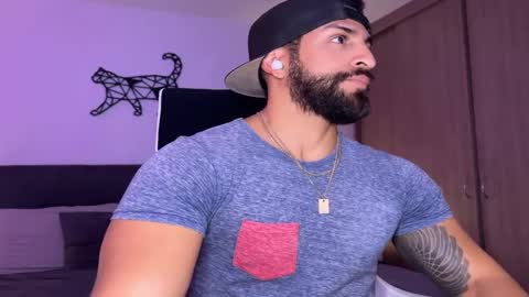 Snapshot of samdornan chatting on 02-26-25, 01:53 Sam Dornan online show from 02-26-25, 01:53