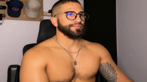 Snapshot of samdornan chatting on 02-07-26, 01:20 Sam Dornan online show from 02-07-26, 01:20