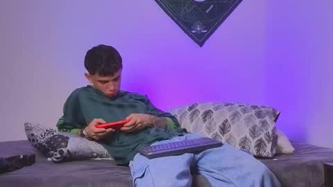 Snapshot of samevansx chatting on 10-02-25, 11:34 samevansx online show from 10-02-25, 11:34